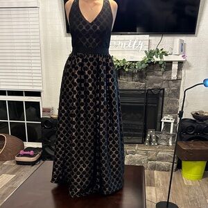 Elegant Black and Gold Evening Gown by Adrianna Papell
